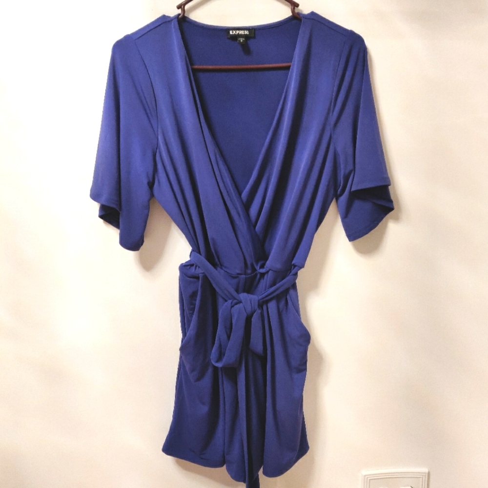 💙💜 New Express Short Sleeved Belted Romper